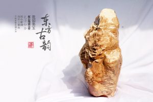 精巧明细的菊花石俏色雕刻技艺